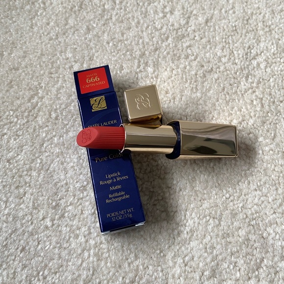 **NEW ESTEE LAUDER LIPSTICK** - Picture 13 of 13
